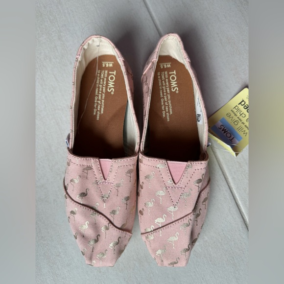 New Pink TOMS with gold flamingos - Picture 1 of 3